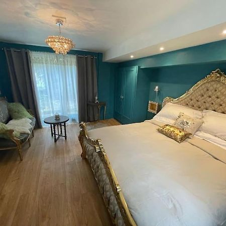 Appartamento The Big Cosy Boudoir Bed + Hot Tub Harvington Esterno foto