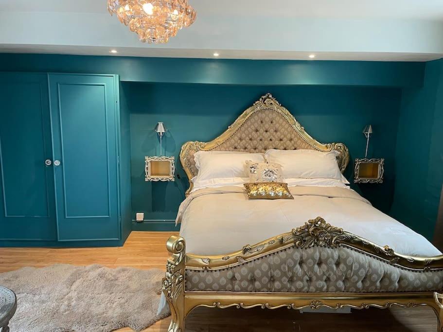 Appartamento The Big Cosy Boudoir Bed + Hot Tub Harvington Esterno foto