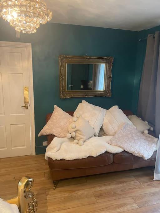 Appartamento The Big Cosy Boudoir Bed + Hot Tub Harvington Esterno foto